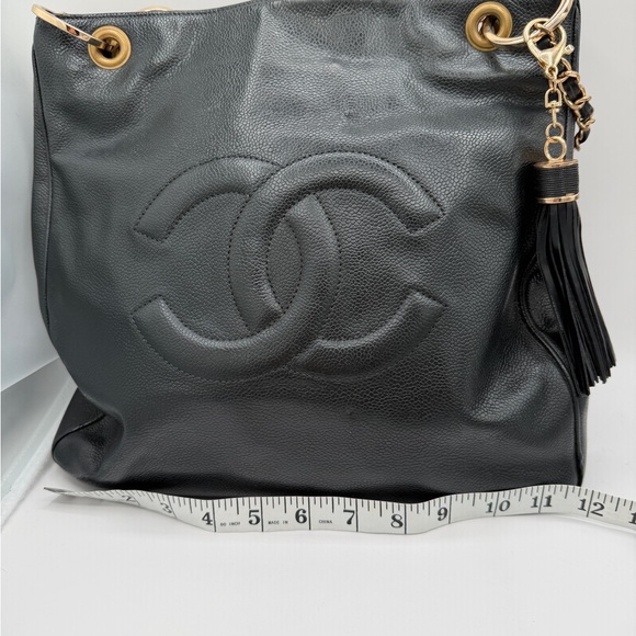 CHANEL Authentic Caviar Tote Bag - Picture 5 of 16